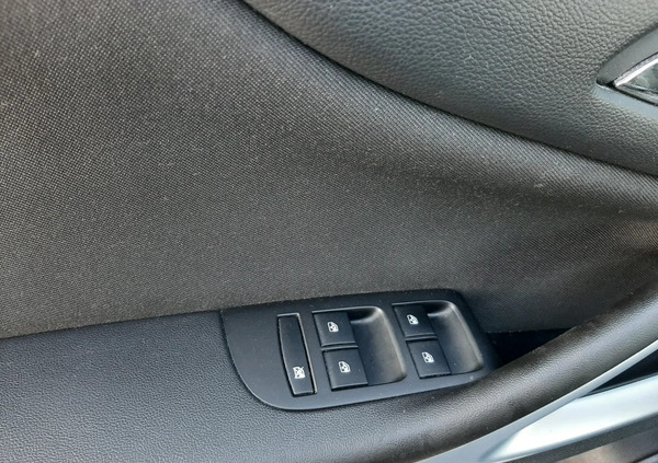 Opel Zafira cena 46900 przebieg: 186000, rok produkcji 2018 z Leszno małe 154